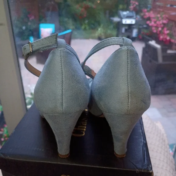 Chase + Chloe Light Blue Heels with Bow Accent.Size 6.New Condition - Picture 3 of 9